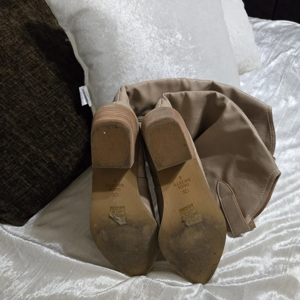 Women's Tan Knee-High Boots By Oasis Society Size 8 EUC
